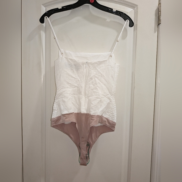 12. NWOT AMANDA UPRICHARD LAVINIA BODYSUIT IN WHITE - Picture 4 of 7